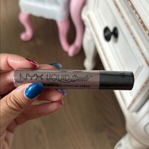 NYX Lipstick Vibrant Long-lasting Makeup